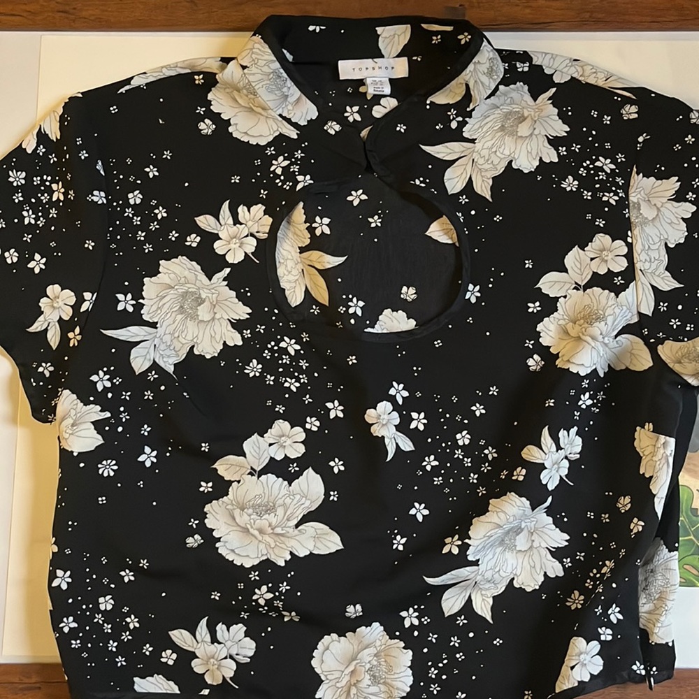 🛑Top shop cutout crop top size us10🛑